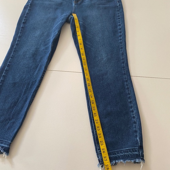 Judy Blue High Rise Slim Fit Medium Wash Released Hem Sz 13/31 - Picture 13 of 15